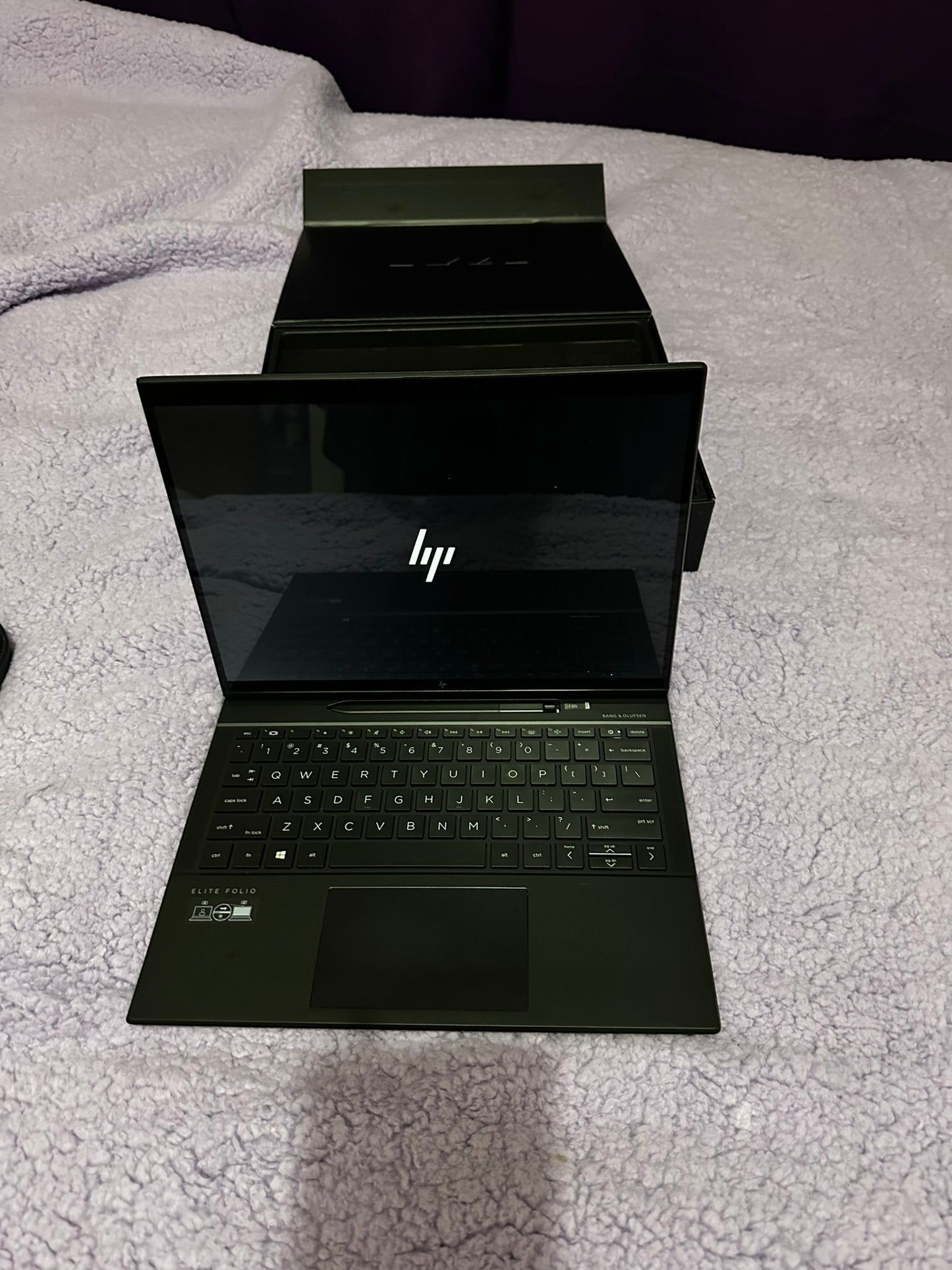 HP Elite Folio 13.5" (256GB SSD, Qualcomm Snapdragon 8cx Gen2, 3.0GHz, 16GB RAM)